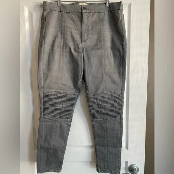 Pleated knee jeans on sale
